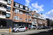 904502 Gezicht op de panden Amsterdamsestraatweg 287 (rechts) -287D te Utrecht.